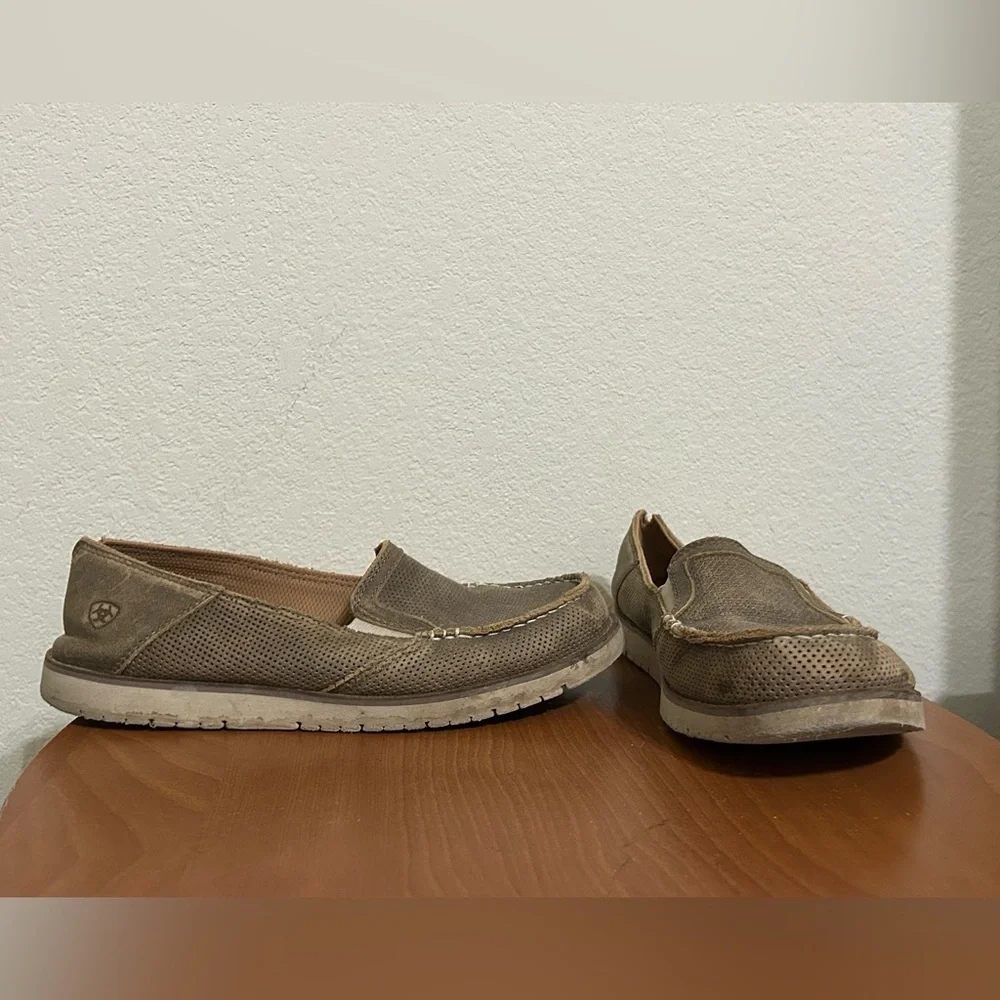 ARIAT WOMEN'S CRUISER 360 BOMBER BROWN SLIP-ON CASUAL SHOES - MOC TOE Size 9 Tan